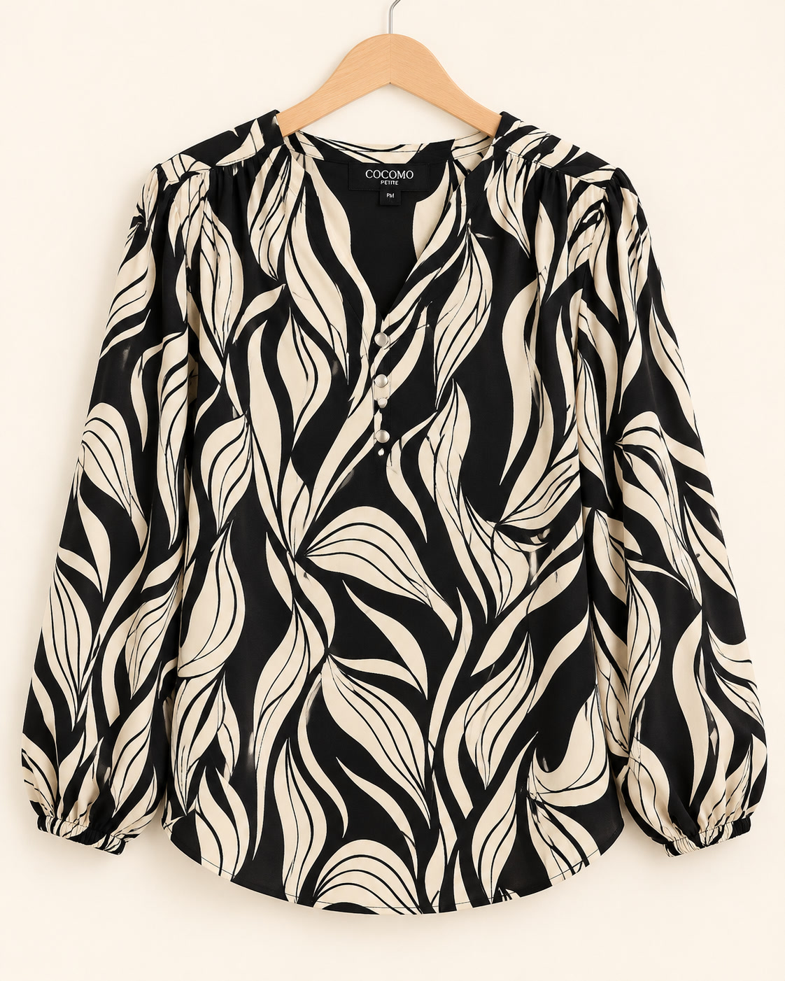 Blusa estampada de escote abierto con botones y mangas fruncidas Cocomo - talla PM - Imagen 2